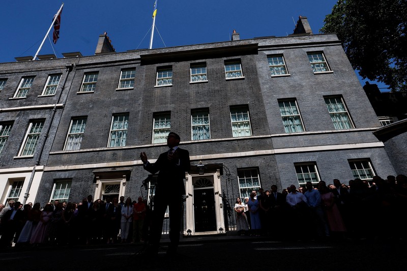 Perdana Menteri Inggris yang baru dilantik, Andy Burnham, menyampaikan pidato di luar 10 Downing Street setelah resmi menjabat, di London, Inggris, 20 Juli 2026. (REUTERS/Isabel Infantes)