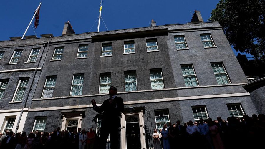 Perdana Menteri Inggris yang baru dilantik, Andy Burnham, menyampaikan pidato di luar 10 Downing Street setelah resmi menjabat, di London, Inggris, 20 Juli 2026.