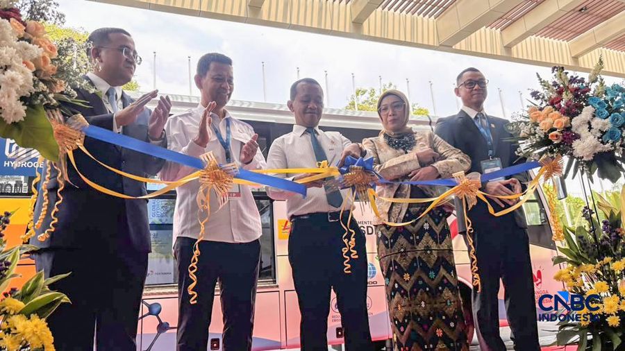 Peresmian uji coba bus hidrogen, dalam acara Global Hydrogen Ecosystem Summit (GHES) 2026, di JCC, Jakarta. Selasa (21/7/2026). (CNBC Indonesia/Firda Dwi Muliawati)