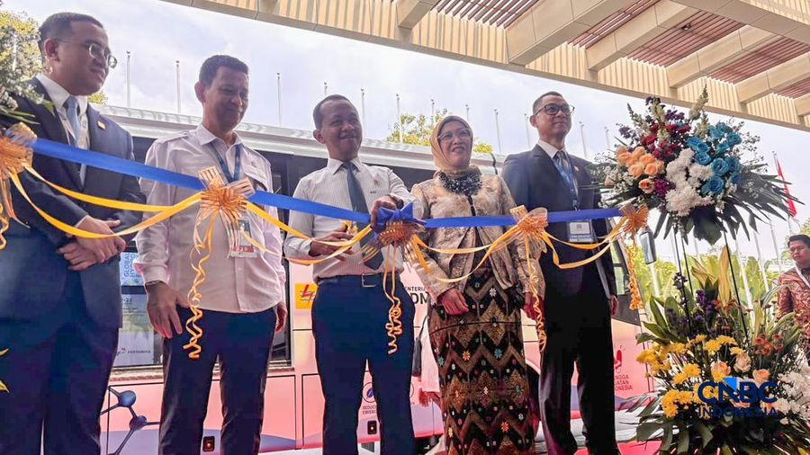Peresmian uji coba bus hidrogen, dalam acara Global Hydrogen Ecosystem Summit (GHES) 2026, di JCC, Jakarta. Selasa (21/7/2026). (CNBC Indonesia/Firda Dwi Muliawati)