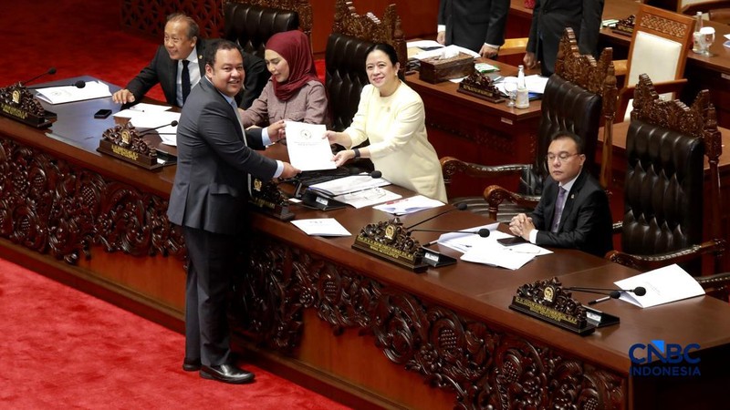 Rapat Paripurna DPR RI Ke-26 Masa Persidangan V Tahun Sidang 2025–2026 secara resmi telah mengesahkan Rancangan Undang-Undang tentang Pusat Finansial Internasional Indonesia (RUU PFII) menjadi Undang-Undang, Jakarta, Selasa, (21/7/2026).