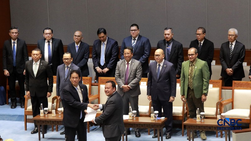 Rapat Paripurna DPR RI Ke-26 Masa Persidangan V Tahun Sidang 2025&ndash;2026 secara resmi telah mengesahkan Rancangan Undang-Undang tentang Pusat Finansial Internasional Indonesia (RUU PFII) menjadi Undang-Undang, Jakarta, Selasa, (21/7/2026). (CNBC Indonesia/Muhammad Sabki)