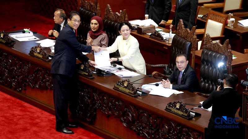 Rapat Paripurna DPR RI Ke-26 Masa Persidangan V Tahun Sidang 2025&ndash;2026 secara resmi telah mengesahkan Rancangan Undang-Undang tentang Pusat Finansial Internasional Indonesia (RUU PFII) menjadi Undang-Undang, Jakarta, Selasa, (21/7/2026). (CNBC Indonesia/Muhammad Sabki)