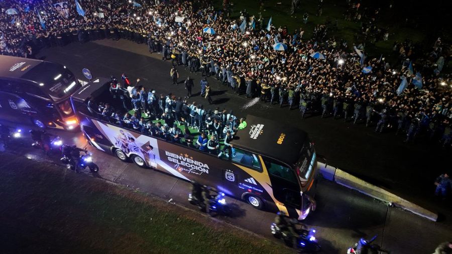 Tampak dari udara rombongan pemain Argentina tiba di Buenos Aires setelah kalah dari Spanyol pada final Piala Dunia FIFA 2026, Senin (20/7/2026).