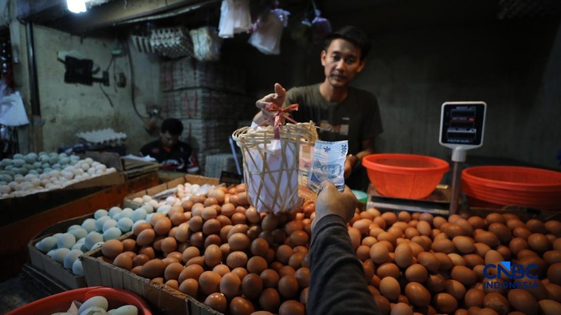 Harga telur ayam di Pasar Tradisional di Pasar Kebayoran Lama, Jakarta kembali mengalami kenaikan setelah masa libur sekolah berakhir, Rabu (22/7/2026).