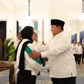 Kepala BGN, Naniek S Deyang dan Presiden Prabowo Subianto. (Facebook/Naniek Sudaryati Deyang)