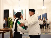 Kepala BGN, Naniek S Deyang dan Presiden Prabowo Subianto. (Facebook/Naniek Sudaryati Deyang)