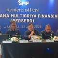 (dari kiri ke kanan) Primasari Setyaningrum, Sekretaris Perusahaan PT SMF (Persero), Bonai Subiakto, Direktur Keuangan dan Manajemen Risiko PT SMF (Persero), Ananta Wiyogo, Direktur Utama PT SMF (Persero), Heliantopo, Direktur Bisnis PT SMF (