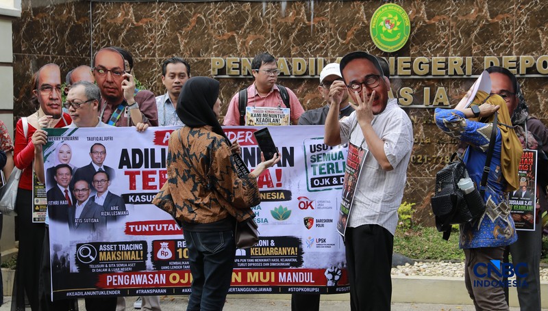 Sidang perdana kasus dugaan penipuan, penggelapan, dan Tindak Pidana Pencucian Uang (TPPU) yang menjerat petinggi PT Dana Syariah Indonesia (DSI) digelar di Pengadilan Negeri Depok, Jawa Barat, Rabu (22/7/2026). (CNBC Indonesia/Muhammad Sabki)