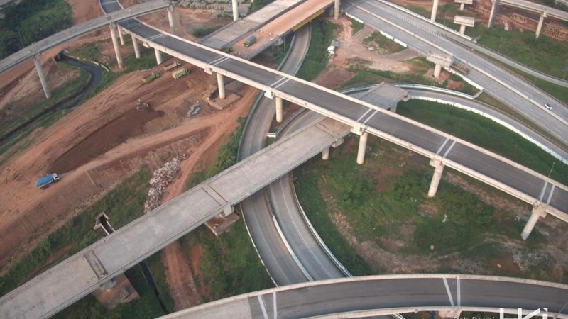 PT Hutama Karya Infrastruktur (HKI) yang tergabung dalam Kerja Sama Operasi (KSO) WIKA-PP-KMK-HKI terus mempercepat pengerjaan Proyek Tol Jakarta-Cikampek II Selatan Paket 2A. (Dok. HKI)