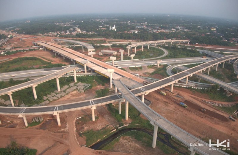PT Hutama Karya Infrastruktur (HKI) yang tergabung dalam Kerja Sama Operasi (KSO) WIKA-PP-KMK-HKI terus mempercepat pengerjaan Proyek Tol Jakarta-Cikampek II Selatan Paket 2A. (Dok. HKI)