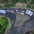 Sebuah pemandangan dari drone menunjukkan rumah-rumah perahu di sungai Het Meertje, karena permukaan sungai lebih rendah dari yang diperkirakan untuk musim ini di Nijmegen, Belanda, 17 Juli 2026. (REUTERS/Bart Biesemans)