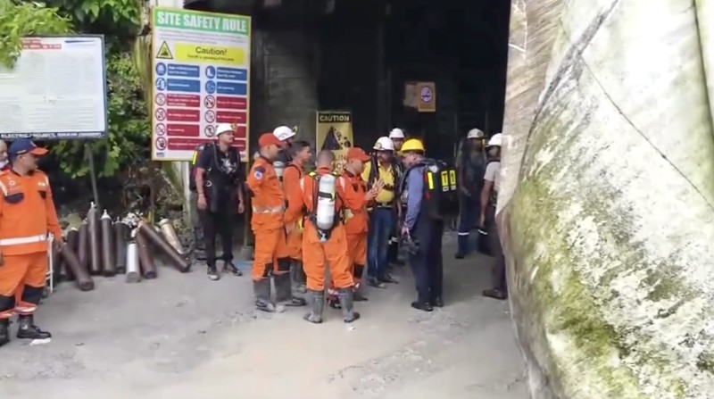 Sedikitnya 12 orang tewas setelah sebuah terowongan runtuh akibat ledakan yang diduga dipicu kebocoran gas di proyek pembangkit listrik tenaga air (PLTA) di negara bagian Sikkim, India timur laut. (Tangkapan Layar Video Reuters/ANI)