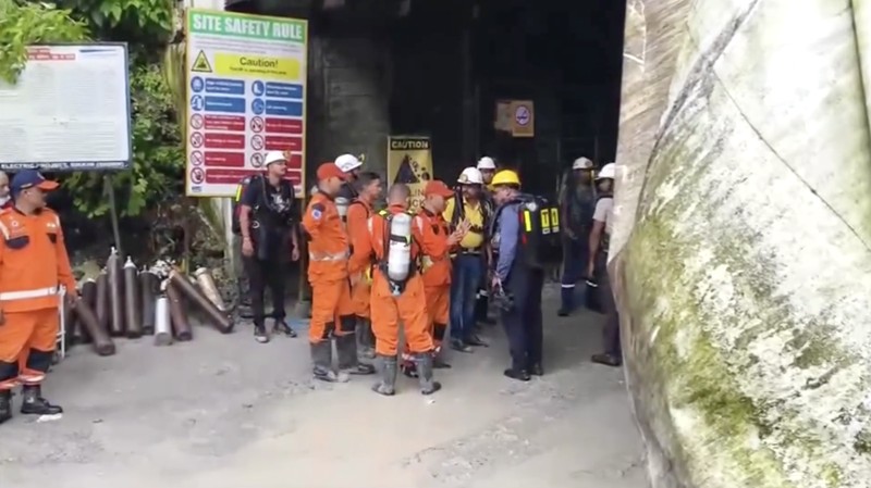 Sedikitnya 12 orang tewas setelah sebuah terowongan runtuh akibat ledakan yang diduga dipicu kebocoran gas di proyek pembangkit listrik tenaga air (PLTA) di negara bagian Sikkim, India timur laut. (Tangkapan Layar Video Reuters/ANI)