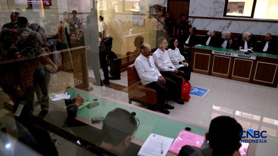 Sidang perdana kasus dugaan penipuan, penggelapan, dan Tindak Pidana Pencucian Uang (TPPU) yang menjerat petinggi PT Dana Syariah Indonesia (DSI) digelar di Pengadilan Negeri Depok, Jawa Barat, Rabu (22/7/2026). (CNBC Indonesia/Muhammad Sabki)