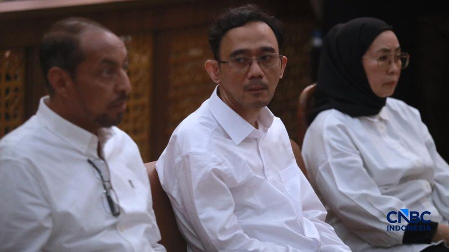 Sidang perdana kasus dugaan penipuan, penggelapan, dan Tindak Pidana Pencucian Uang (TPPU) yang menjerat petinggi PT Dana Syariah Indonesia (DSI) digelar di Pengadilan Negeri Depok, Jawa Barat, Rabu (22/7/2026). (CNBC Indonesia/Muhammad Sabki)