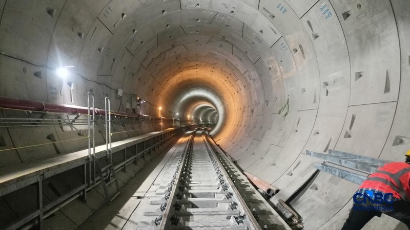 Suasana aktivitas pekerja saat pengerjaan proyek MRT Fase 2A di Jakarta, Rabu (22/7/2026).