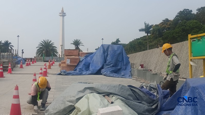 Suasana aktivitas pekerja saat pengerjaan proyek MRT Fase 2A di Jakarta, Rabu (22/7/2026). (CNBC Indonesia/Ferry Sandi)