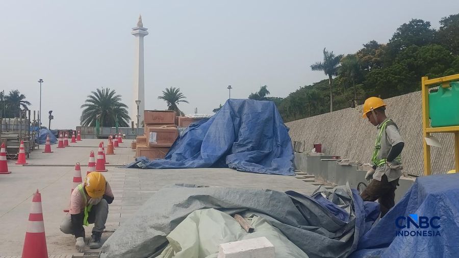 Suasana aktivitas pekerja saat pengerjaan proyek MRT Fase 2A di Jakarta, Rabu (22/7/2026). (CNBC Indonesia/Ferry Sandi)