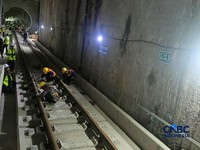 Suasana aktivitas pekerja saat pengerjaan proyek MRT Fase 2A di Jakarta, Rabu (22/7/2026). (CNBC Indonesia/Ferry Sandi)