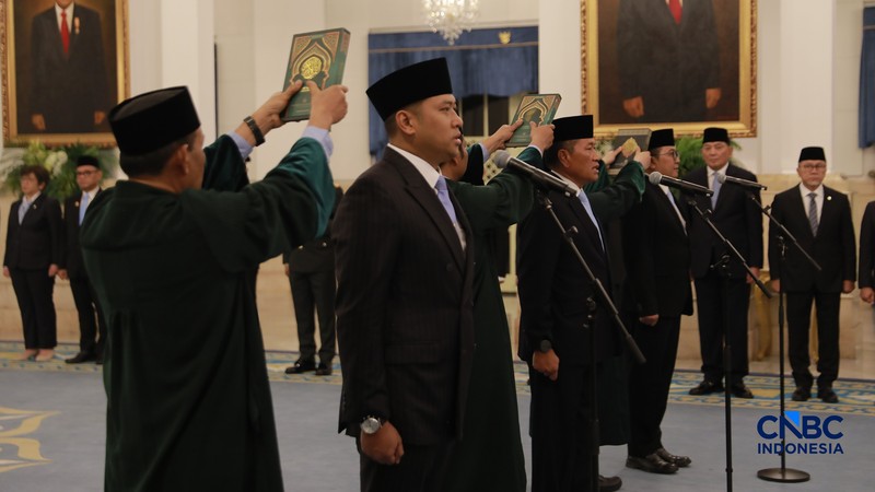 Sudaryono saat dilantik sebagai Kepala Badan Gizi Nasional (BGN) oleh Presiden Prabowo Subianto di Istana Merdeka, Jakarta, Rabu (22/7/2026). (CNBC Indonesia/Muhammad Sabki)
