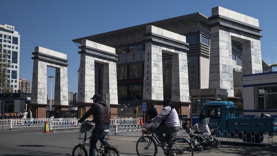 Universitas Sains dan Teknologi Mongolia Dalam di Baotou, kota pusat industri logam tanah jarang di China, Mongolia Dalam, China, 6 April 2026. (REUTERS/Maxim Shemetov)