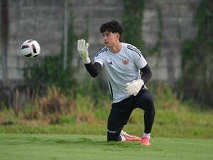 Stok Kiper Menumpuk, Persija Pinjamkan Cyrus Margono