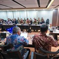 Kepala BP BUMN sekaligus COO Danantara, Dony Oskaria, menggelar pertemuan dengan Direktur Utama PT Pos Indonesia yang baru, Iskandar Kunaefi, pada Rabu (22/7).