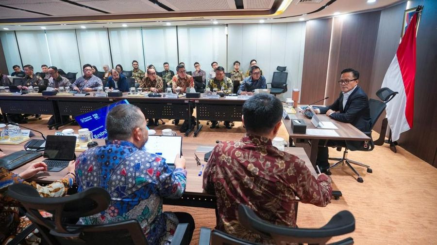 Kepala BP BUMN sekaligus COO Danantara, Dony Oskaria, menggelar pertemuan dengan Direktur Utama PT Pos Indonesia yang baru, Iskandar Kunaefi, pada Rabu (22/7).