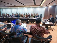 Kepala BP BUMN sekaligus COO Danantara, Dony Oskaria, menggelar pertemuan dengan Direktur Utama PT Pos Indonesia yang baru, Iskandar Kunaefi, pada Rabu (22/7).