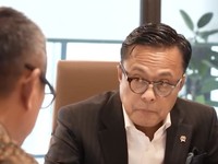 Kepala BP BUMN sekaligus COO Danantara Indonesia, Dony Oskaria, menggelar pertemuan bersama Direktur Utama PT SUCOFINDO, Rabu (22/7/2026). (Tangkapan Layar Youtube/bumn_id)
