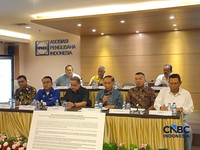 Konferensi pers Apindo bersama sejumlah asosiasi di Kantor Pusat Apindo, Jakarta, Kamis (23/7/2026). (CNBC Indonesia/Martyasari Rizky)
