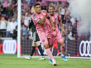 Inter Miami Vs Chicago Fire 3-2: Suarez 2 Gol, Rusak Debut Lewandowski