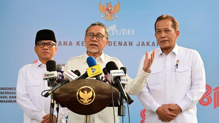 Menteri Koordinator Bidang Pangan Zulkifli Hasan memberikan keterangan pers di Istana Kepresidenan, Jakarta Pusat, Kamis (23/7/2026). (Dok. BPMI Sekretariat Presiden)