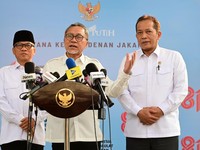 Menteri Koordinator Bidang Pangan Zulkifli Hasan memberikan keterangan pers di Istana Kepresidenan, Jakarta Pusat, Kamis (23/7/2026). (Dok. BPMI Sekretariat Presiden)