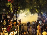 Potret Demo Partai Kecoa Menggila, Bentrokan Tak Terhindarkan