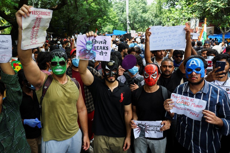 Para pendukung Partai Janata Kecoa (CJP) India melanjutkan protes mereka di New Delhi, Rabu (22/7/2026). (REUTERS/Adnan Abidi)
