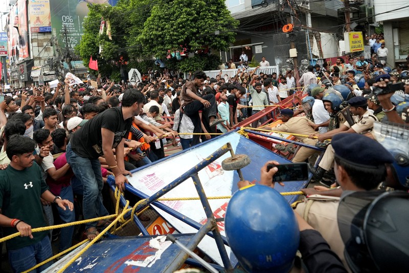 Para pendukung Partai Janata Kecoa (CJP) India melanjutkan protes mereka di New Delhi, Rabu (22/7/2026). (REUTERS/Adnan Abidi)