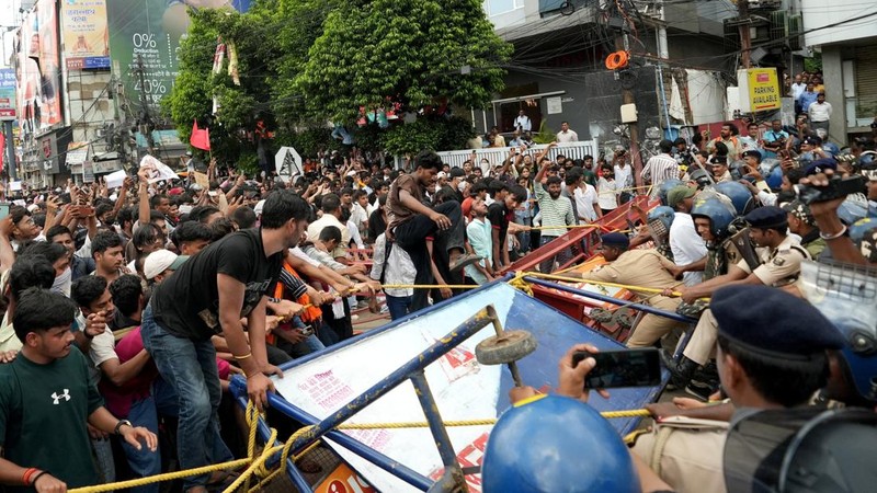 Para pendukung Partai Janata Kecoa (CJP) India melanjutkan protes mereka di New Delhi, Rabu (22/7/2026). (REUTERS/Sonu Kishan)