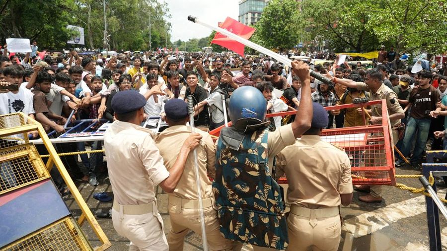 Para pendukung Partai Janata Kecoa (CJP) India melanjutkan protes mereka di New Delhi, Rabu (22/7/2026). (REUTERS/Sonu Kishan)