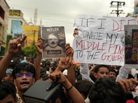Para pendukung Partai Janata Kecoa (CJP) India melanjutkan protes mereka di New Delhi, Rabu (22/7/2026). (REUTERS/Sonu Kishan)