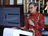 Presiden Direktur Bank DBS Indonesia, Lim Chu Cong menyampaikan pemaparan dalam acara Coffe Morning di Parle Senayan, Jakarta, Kamis (23/7/2026). (CNBC Indonesia/Tri Susilo)