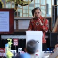 Presiden Direktur Bank DBS Indonesia, Lim Chu Cong menyampaikan pemaparan dalam acara Coffe Morning di Parle Senayan, Jakarta, Kamis (23/7/2026). (CNBC Indonesia/Tri Susilo)