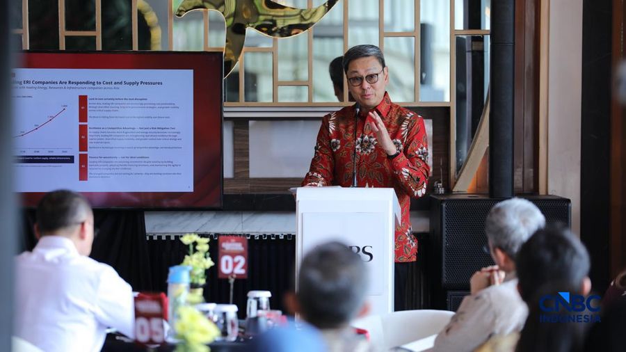 Presiden Direktur Bank DBS Indonesia, Lim Chu Cong menyampaikan pemaparan dalam acara Coffe Morning di Parle Senayan, Jakarta, Kamis (23/7/2026). (CNBC Indonesia/Tri Susilo)