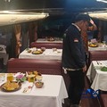 Seorang pengunjung menaiki bus open dining Transjakarta di Kawasan Jakarta Selatan, Kamis (23/7/2026). (CNBC Indonesia/Ferry Sandi)
