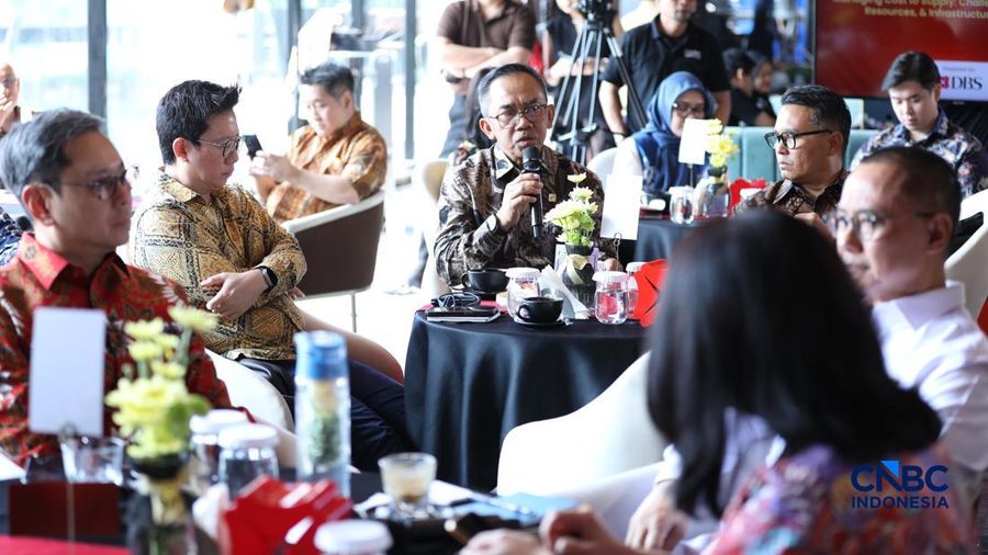 Wakil Direktur Utama Pertamina Patra Niaga, Taufik Adityawarman menyampaikan pemaparan dalam acara Coffe Morning di Parle Senayan, Jakarta, Kamis (23/7/2026). (CNBC Indonesia/Tri Susilo)