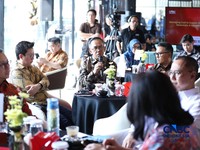 Wakil Direktur Utama Pertamina Patra Niaga, Taufik Adityawarman menyampaikan pemaparan dalam acara Coffe Morning di Parle Senayan, Jakarta, Kamis (23/7/2026). (CNBC Indonesia/Tri Susilo)