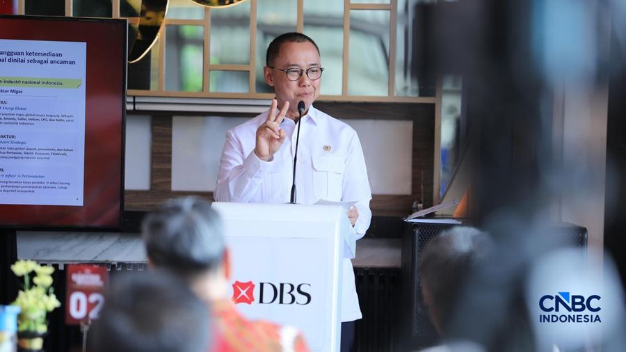 Wakil Ketua MPR RI & Anggota Komisi XII DPR RI, Eddy Soeparno menyampaikan pemaparan dalam acara Coffe Morning di Parle Senayan, Jakarta, Kamis (23/7/2026). (CNBC Indonesia/Tri Susilo)