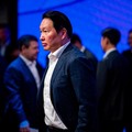 Chey Tae-won, ketua SK Group, menghadiri upacara pembukaan perdagangan saham perusahaan semikonduktor dan chip memori SK Hynix di pasar Nasdaq pada hari IPO mereka di New York City, AS, 10 Juli 2026. (REUTERS/Angelina Katsanis)