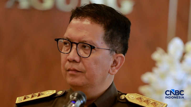 Wakil Jaksa Agung Republik Indonesia Asep Mulyana,  Jaksa Agung Muda Bidang Pengawasan (Jamwas) Rudi Margono, Jaksa Agung Muda Bidang Intelijen (Jamintel), Reda Manthovani, dan Jaksa Agung Muda Bidang Tindak Pidana Khusus (Jampidus), Kuntadi memberi salam komando saat konferensi pers usai pelantikan di Gedung Kejagung, Jakarta, Jumat (24/7/2026). (CNBC Indonesia/Muhammad Sabki)